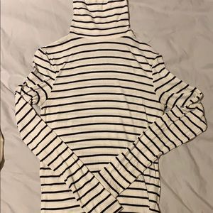 Ribbed striped turtle neck